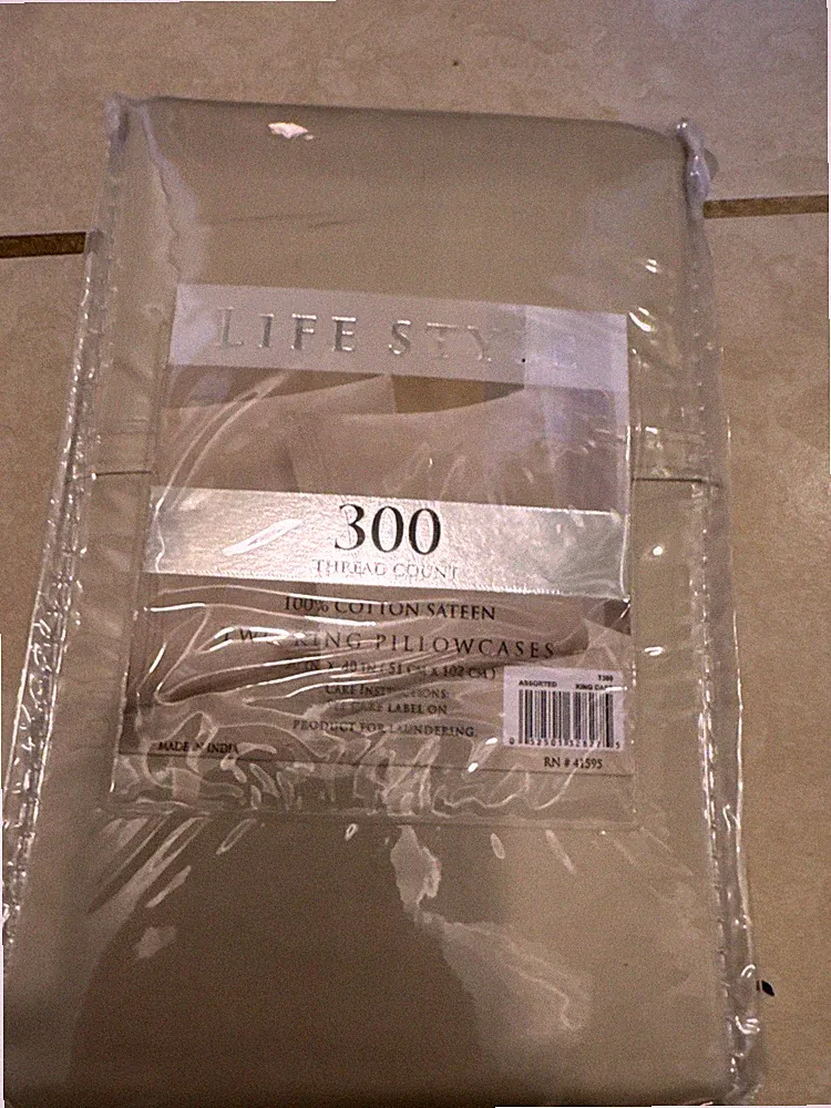 LIfe Style 300 Thread Count 2 Beige King Pillowcases, NIP.